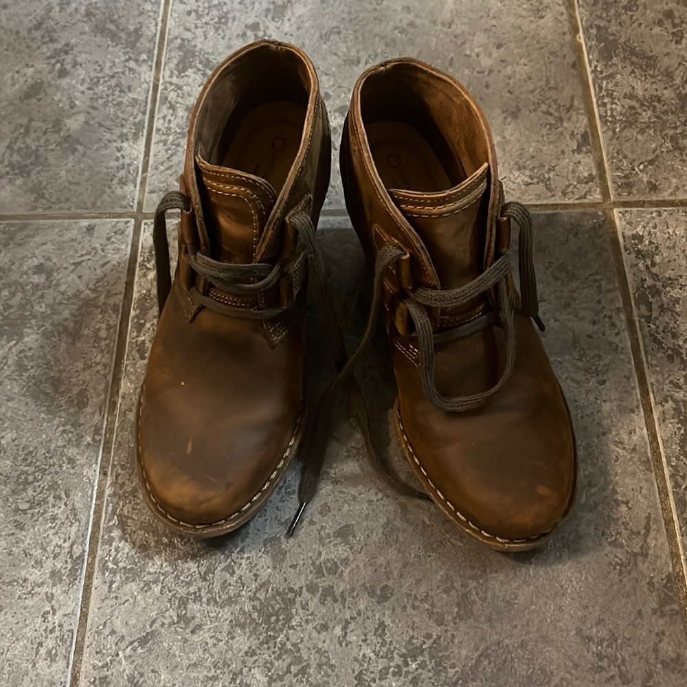 BROWN CLARKS ANKLE BOOTS